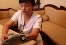 Niño boliviano se fabricó una mano robótica