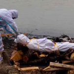 India coloca red en el río Ganges para rescatar a los muertos de covid india, rio ganges, covid-19, cadaveres,