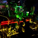 ¿Cómo funciona un reloj atómico?