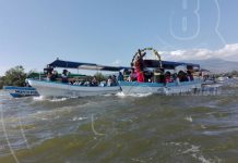 Granadinos participan en el tradicional viacrucis acuático en las isletas