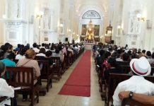 León: A un año de la muerte René Núñez Téllez, realizan misa y depositan ofrenda floral en su tumba