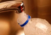 Reutilizar una botella de plástico equivale lamer la tapa del inodoro