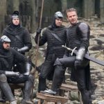 Charlie Hunman, Jude Law y David Beckham llevan al Rey Arturo al streaming