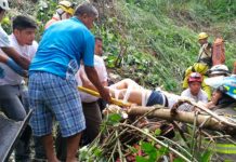 Al menos 4 muertos en El Salvador al despeñarse un microbús