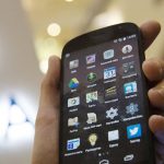 Presentan el nuevo ‘smartphone’ ruso de dos pantallas