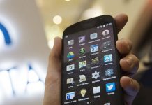 Presentan el nuevo ‘smartphone’ ruso de dos pantallas