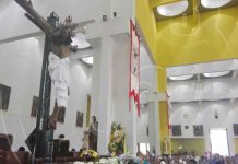 Managua: Devotos participan en la bajada de la Sangre de Cristo