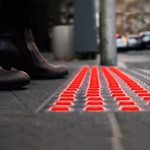 Holanda: instalan semáforos en el suelo para peatones distraídos