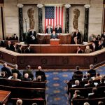 Senado de EEUU adopta baja de impuestos, victoria asegurada para Trump