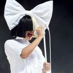 Instagram: Sia sorprende con «accidental» destape de su seno