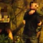 Captan parejas realizando competencias sexuales en un parque