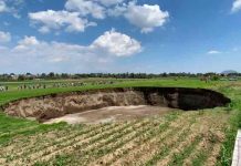 Enorme socavón aparece en Puebla, México debido a una falla geológica mexico, puebla, socavon,