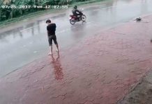 Sujeto orina en la calle y el karma hace lo suyo en segundos