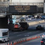 Tormenta cancela vuelos y cierra escuelas en noreste de EEUU