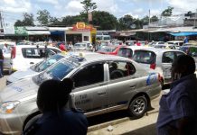 Buscan acuerdos en Nueva Guinea sobre tarifa del servicio taxi
