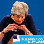 Ataque de tos deja sin palabras a May en pleno congreso conservador