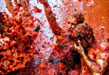 España: Las calles de Buñol aguardan su famosa batalla de tomatazos