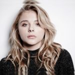 El topless de Chloë Grace Moretz para mostrar su nuevo tatuaje