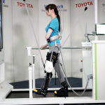 Toyota presenta un soporte robótico para gente paralizada