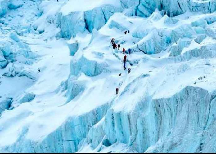 Everest, primeras víctimas, mal tiempo, dos alpinistas,