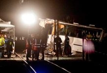 Ascienden a 6 los muertos por choque entre autobús escolar y tren en Francia