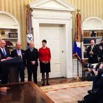 Trump justifica ataque a base área en Siria