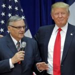 Trump indulta al sheriff Joe Arpio antes de ser condenado por perseguir inmigrantes