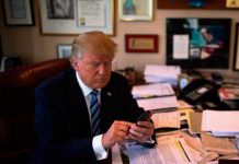 Demandan a Trump y su oficina por comunicarse con mensajes que se borran