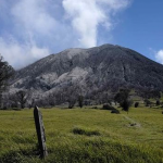Volcán Turrialba de Costa Rica lanza columna de ceniza de hasta 500 metros