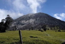 Volcán Turrialba de Costa Rica lanza columna de ceniza de hasta 500 metros