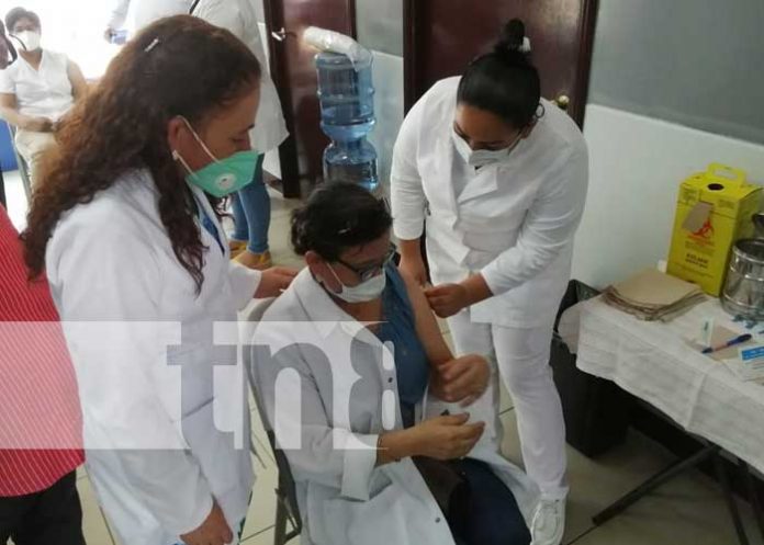 vacuna-covid-medicos-2 nicaragua, vacuna, covid 19, salud, medicos,