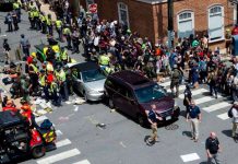 Republicanos critican a Trump por culpar a los dos bandos en Charlottesville estados unidos