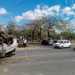 Accidente deja 2 personas lesionadas