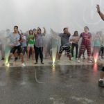 El Zumbatón Acuático subió la adrenalina de los jóvenes que se ejercitaron