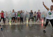 El Zumbatón Acuático subió la adrenalina de los jóvenes que se ejercitaron