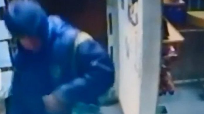 0009903528-e1439544925364