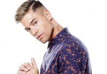 Abraham de Super Shore enseña su miembro