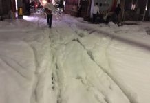 Espuma de origen desconocido cubre ciudad japonesa tras terremotos
