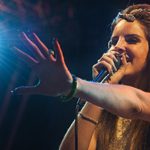 Lana del Rey anuncia su nuevo sencillo «High by the beach»