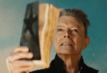 Riden tributo a David Bowie en una fiesta callejera