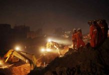 China: Rescatan a hombre con vida tras 60 horas enterrado bajo alud