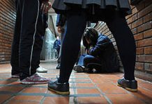 Graban brutal paliza de estudiante
