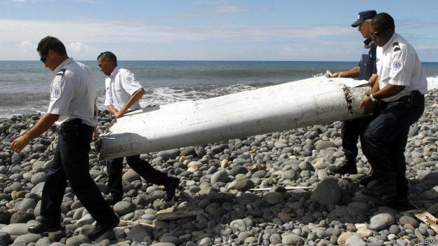 150731065723_cn_mh370_reunion_debirs_624x351_epa