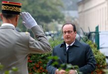 Francia recuerda a víctimas de ataques con un acto en París