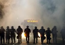 EEUU: 12 agentes heridos en protestas por muerte de negro