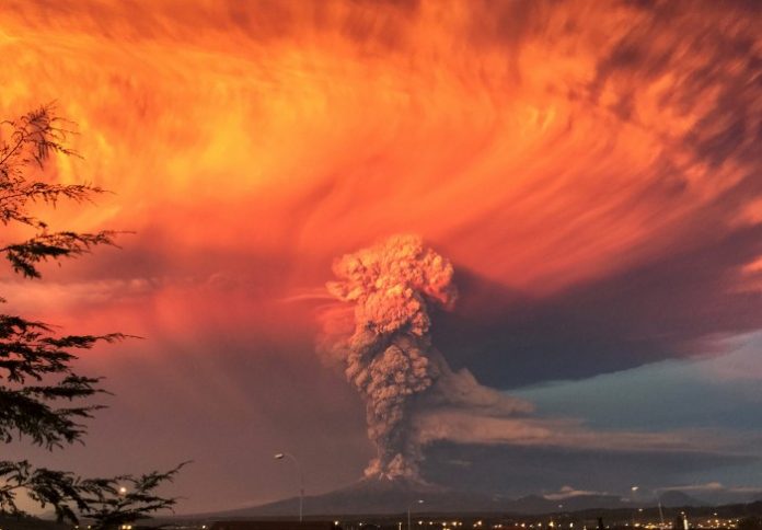 2015-04-24T131510Z_1007930001_LYNXMPEB3N0M6_RTROPTP_4_PORTADA-CHILE-VOLCAN-e1429882676183