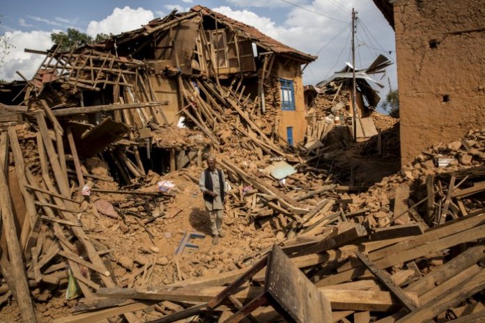 2015-05-01T114950Z_1007940001_LYNXMPEB401KC_RTROPTP_4_INTERNACIONAL-SISMO-NEPAL-e1430495291576