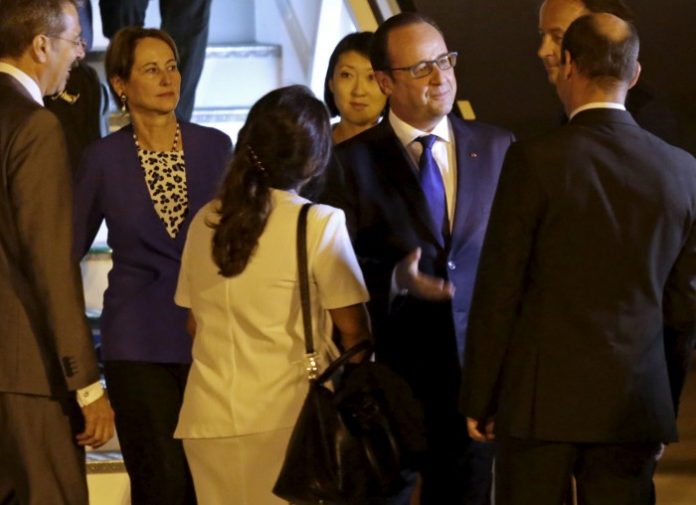 2015-05-11T124213Z_1007940001_LYNXMPEB4A0L0_RTROPTP_4_INTERNACIONAL-CUBA-FRANCIA-e1431386693102
