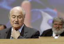 Blatter reconsidera su renuncia de la FIFA