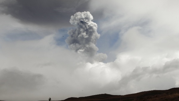 2015-08-15t010121z_123715375_gf10000174355_rtrmadp_3_ecuador-volcano_1718483346